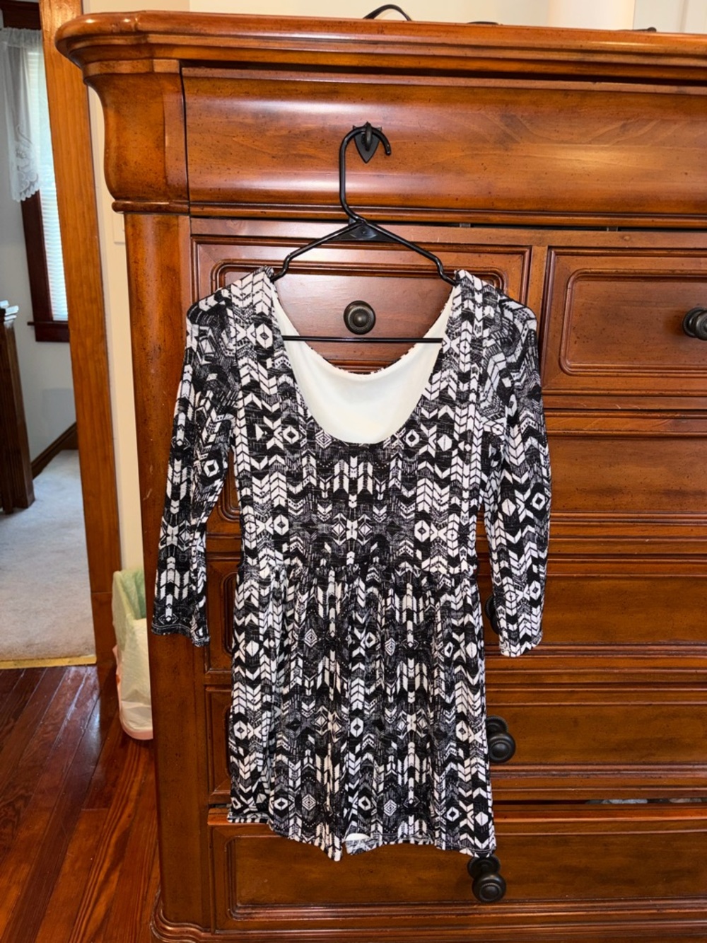 Lily Rose Black & White Geometric Print Skater Dress XS Long Sleeve - Picture 2 of 7